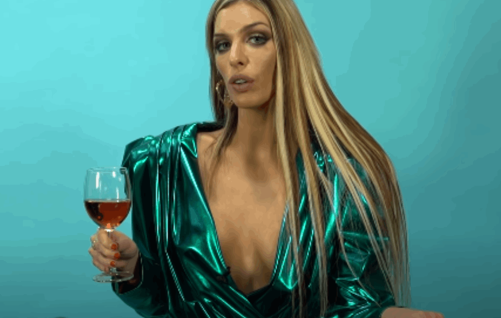 Vodila <span style='color:red;'><b>ljubav</b></span> u staračkom domu: Starleta šokirala sve